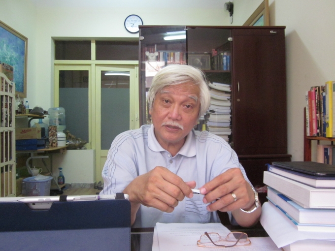 Nh&agrave; sử học Dương Trung Quốc trao đổi với PV Phapluatplus.vn.