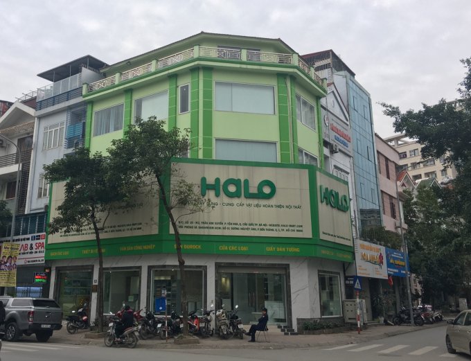 &nbsp;Trụ sở C&ocirc;ng ty Hal&ocirc; tại H&agrave; Nội đang xảy ra l&ugrave;m x&ugrave;m v&igrave; những tranh c&atilde;i