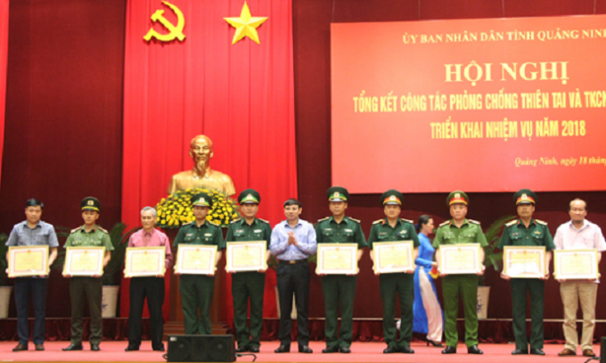 Các t&acirc;̣p th&ecirc;̉ và cá nh&acirc;n có thành tích xu&acirc;́t sắc trong c&ocirc;ng tác PCTT&amp;amp;amp;TKCN được nh&acirc;̣n Bằng khen của UBND tỉnh.