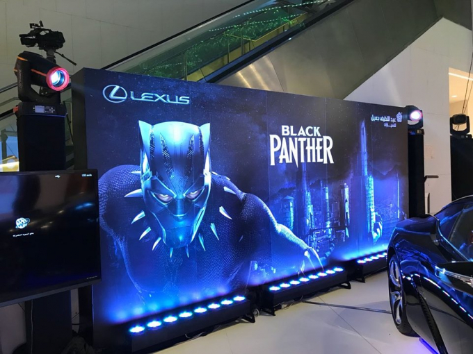 Poster Phim Chiến binh b&aacute;o đen tại rạp chiếu phim. Ảnh: Sputnik