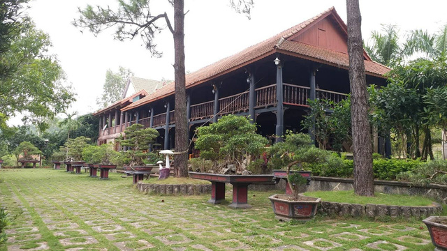 Một khu nh&agrave; s&agrave;n nằm trong biệt phủ.