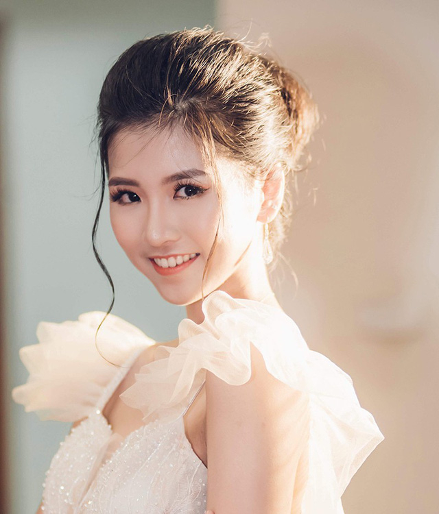 Ph&ugrave;ng Kiều Anh sinh năm 1999, qu&ecirc; qu&aacute;n H&agrave; Nội. C&ocirc; c&oacute; sở th&iacute;ch đặc biệt l&agrave; chơi b&oacute;ng rổ v&agrave; từng chơi bộ m&ocirc;n thể thao n&agrave;y từ năm lớp 11.