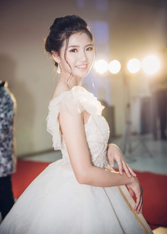 Kiều Anh d&agrave;nh nhiều thời gian cho m&ocirc;n thể thao m&agrave; kh&ocirc;ng c&oacute; nhiều bạn nữ theo đuổi. Niềm đam m&ecirc; với b&oacute;ng rổ phần n&agrave;o thể hiện t&iacute;nh c&aacute;ch mạnh mẽ của Kiểu Anh. C&ocirc; n&oacute;i rằng, con người c&ocirc; mạnh mẽ hơn so với những g&igrave; h&igrave;nh ảnh thể hiện.