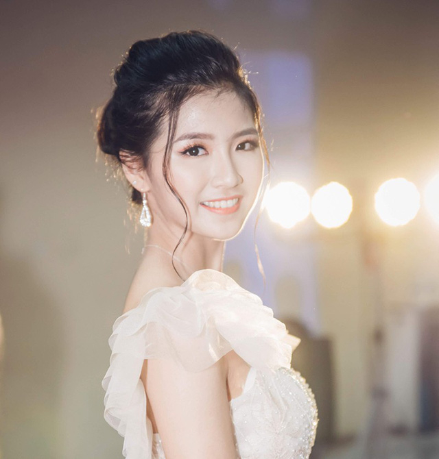 Kiều Anh chia sẻ: &ldquo;Hồi nhỏ em hay tham gia những cuộc thi như vẽ vời, th&ecirc;u th&ugrave;a, thủ c&ocirc;ng, thiết kế thời trang v&agrave; gi&agrave;nh được kha kh&aacute; giải nhất nh&igrave;. Sau n&agrave;y lớn l&ecirc;n em kh&ocirc;ng tham gia nhiều nữa&rdquo;.