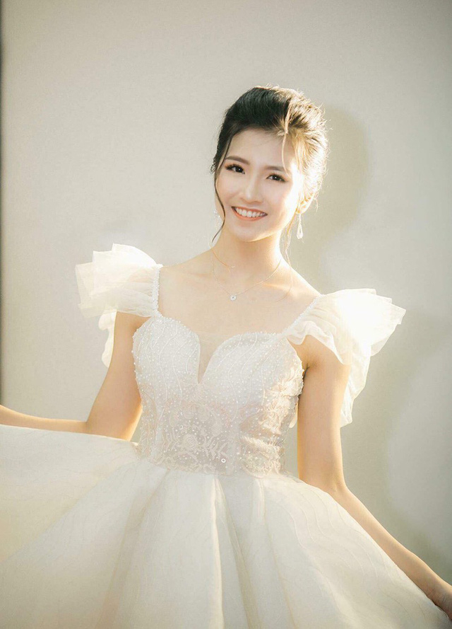 Hiện tại, Kiều Anh đang chuẩn bị hồ sơ cho việc đi du học. C&ocirc; chọn nước Đức bởi v&igrave;: &ldquo;Em em thấy hứng th&uacute; với văn h&oacute;a v&agrave; con người Đức. Em sẽ học quản l&yacute; kh&aacute;ch sạn hoặc tổ chức sự kiện&rdquo;.