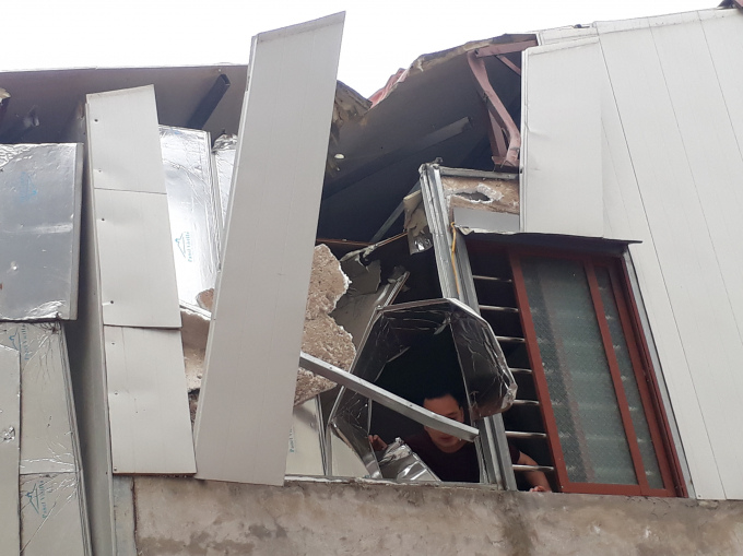 Hư hỏng biển quảng c&aacute;o, cũng như l&agrave;m vỡ k&iacute;nh một số hộ gia đ&igrave;nh...