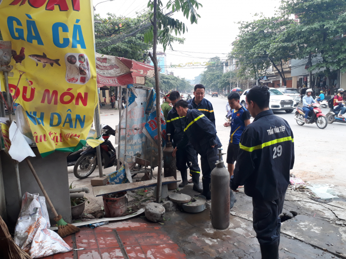 Lực lướng chức năng nhanh ch&oacute;ng c&oacute; mặt ở hiện trường.