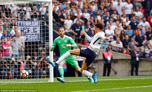 Dele Alli mở tỷ số cho Tottenham ngay ph&uacute;t 11. Ảnh: Daily Mail.