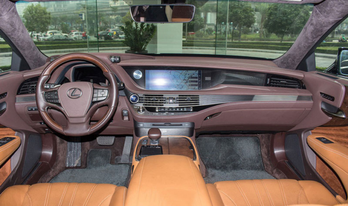 Cận cảnh Lexus LS500h 2018 đầu ti&ecirc;n ở H&agrave; Nội gi&aacute; 9 tỷ