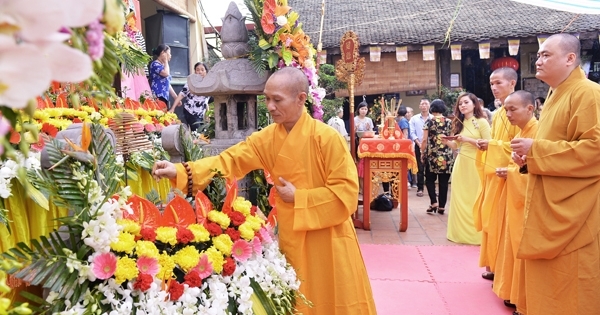 Hà Nội: Tưng bừng khai hội truyền thống chùa Duệ Tú