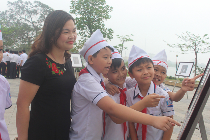 Triển l&atilde;m ảnh nghệ thuật về qu&ecirc; hương Ph&uacute; Thọ gi&uacute;p c&aacute;c em học sinh hiểu hơn về thi&ecirc;n nhi&ecirc;n v&agrave; con người tr&ecirc;n qu&ecirc; hương.