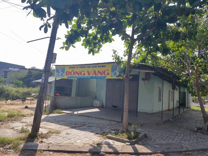 Hiện trường nơi chị H. bị 3 nam thanh ni&ecirc;n ch&eacute;m trọng thương.