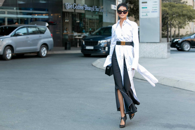 Hoa hậu H&rsquo;Hen Ni&ecirc; rạng rỡ khoe d&aacute;ng giữa phố với trang phục Street Style