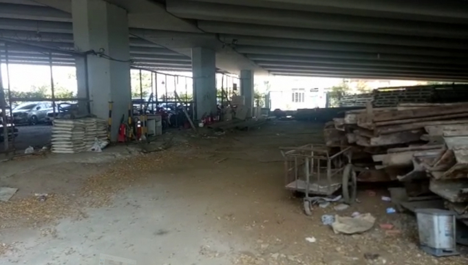 TP HCM: Gầm cầu vẫn bị &ldquo;xẻ thịt&rdquo;, cơ quan chức năng n&oacute;i g&igrave;?