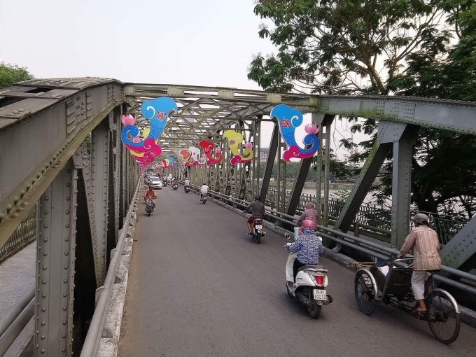 Cầu Trường Tiền rực rỡ những ng&agrave;y n&agrave;y.