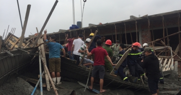 Huế: Sập giàn giáo đang thi công, 2 người nhập viện