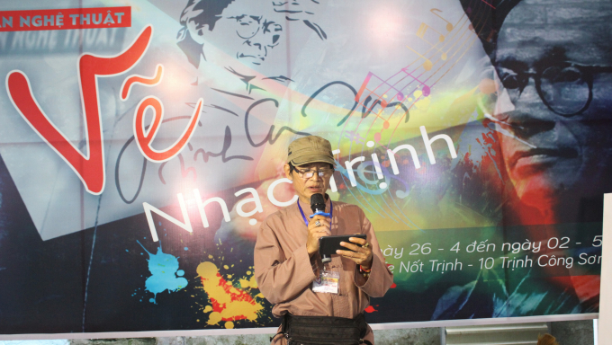 Nh&agrave; văn L&atilde;ng Hiển Xu&acirc;n ph&aacute;t biểu tại buổi lễ.