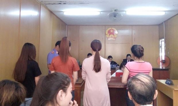 C&aacute;c bị c&aacute;o tại t&ograve;a.