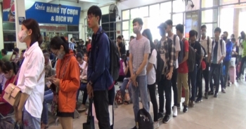 Hà Nội: Các bến xe đông nghẹt người về quê dịp nghỉ lễ 30/4