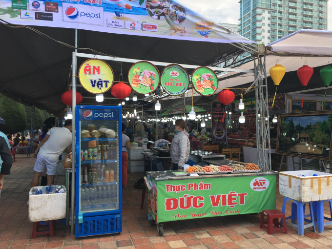 C&aacute;c tiệm ăn l&agrave; nơi nhiều du kh&aacute;ch th&iacute;ch th&uacute; gh&eacute; ch&acirc;n.