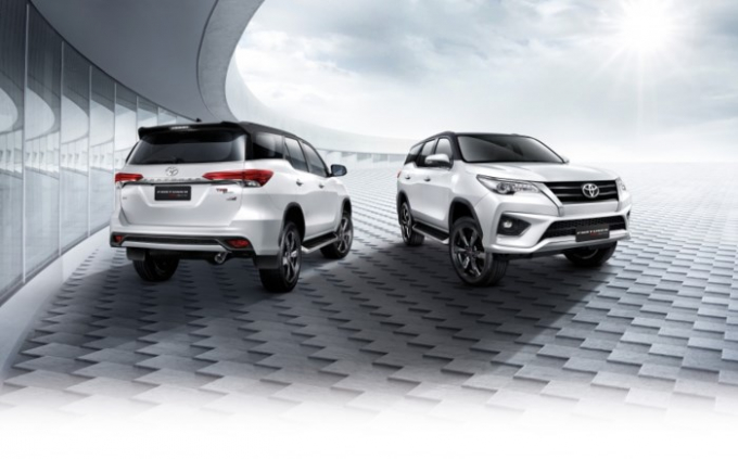 &Ocirc; t&ocirc; SUV 7 chỗ: Xuống gi&aacute; mạnh, tha hồ chọn h&agrave;ng