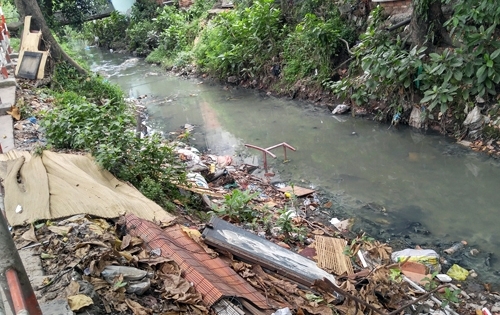 Lắp camera tìm người xả thải gây nghẽn dòng chảy sân bay Tân Sơn Nhất