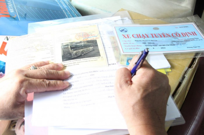 Người d&acirc;n sẽ đến Trung t&acirc;m Quản l&yacute; giao th&ocirc;ng c&ocirc;ng cộng Tp để xin cấp ph&ugrave; hiệu