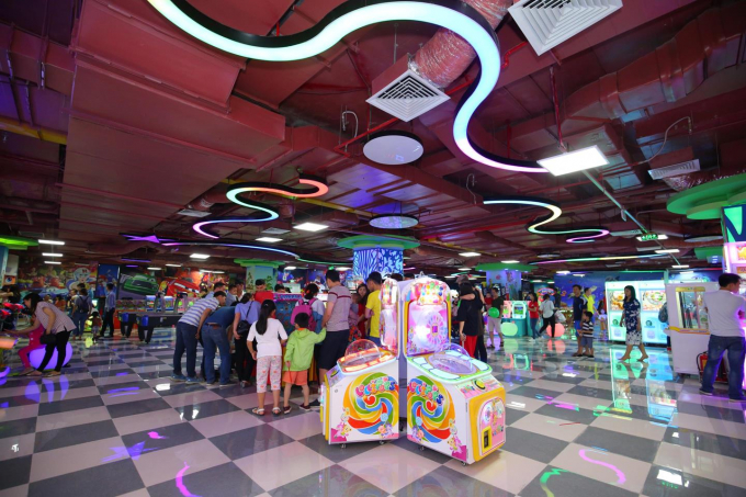 Khu vui chơi Game World thu h&uacute;t kh&aacute;ch h&agrave;ng đủ mọi lứa tuổi.