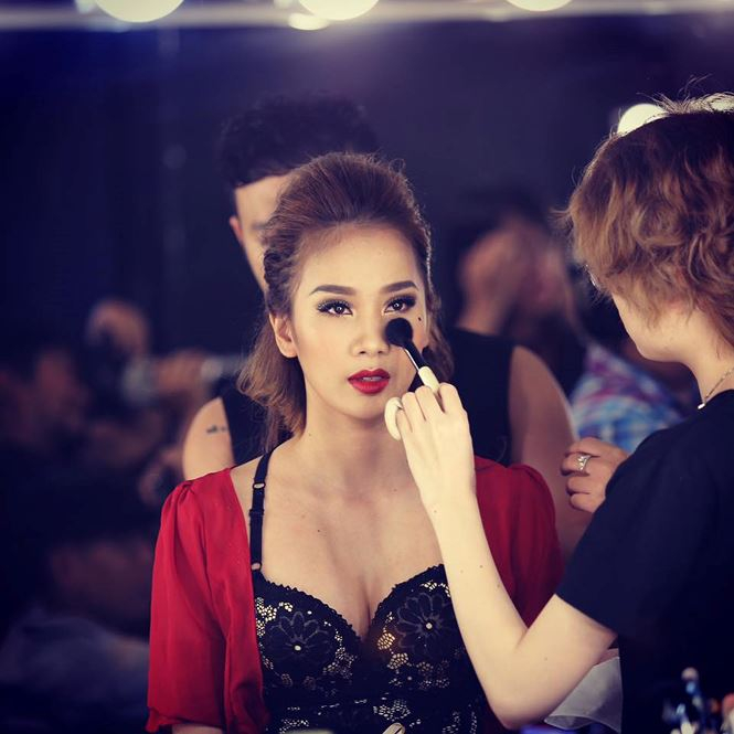 C&ocirc; g&aacute;i sinh năm 1990 n&agrave;y sở hữu khu&ocirc;n mặt xinh đẹp v&agrave; nhan sắc bốc lửa