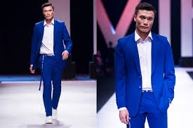 Thủ môn Bùi Tiến Dũng biểu diễn thời trang: Có đáng bị ném đá?