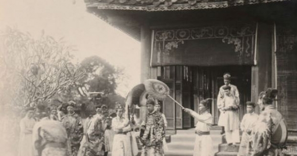 Hồi ức vua Bảo Đại: Nỗi niềm chua chát, hoàng đế “diễn viên sân khấu”