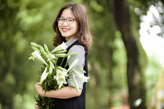 Những người y&ecirc;u hoa cũng kh&ocirc;ng bỏ lỡ cơ hội lưu lại khoảnh khắc n&ecirc;n thơ của Thủ đ&ocirc; trong m&ugrave;a loa k&egrave;n.