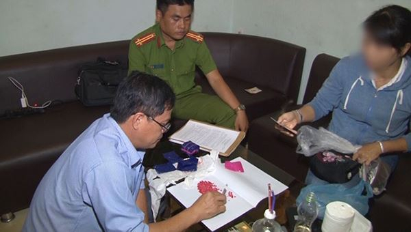 Lực lượng chức năng thu giữ hơn 2.000 vi&ecirc;n ma tu&yacute; tại nh&agrave; đối tượng Minh