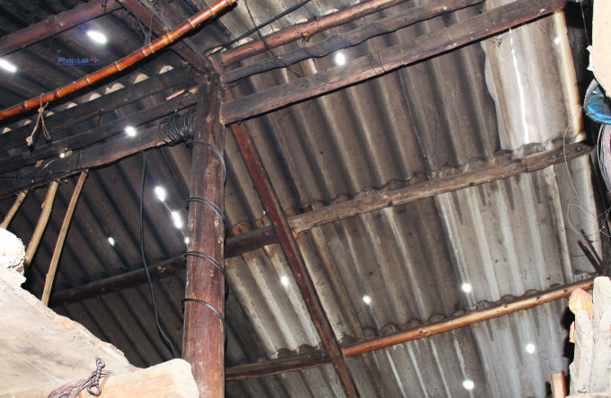 Mưa đ&aacute; đ&atilde; g&acirc;y thiệt hại nhiều nh&agrave; d&acirc;n.