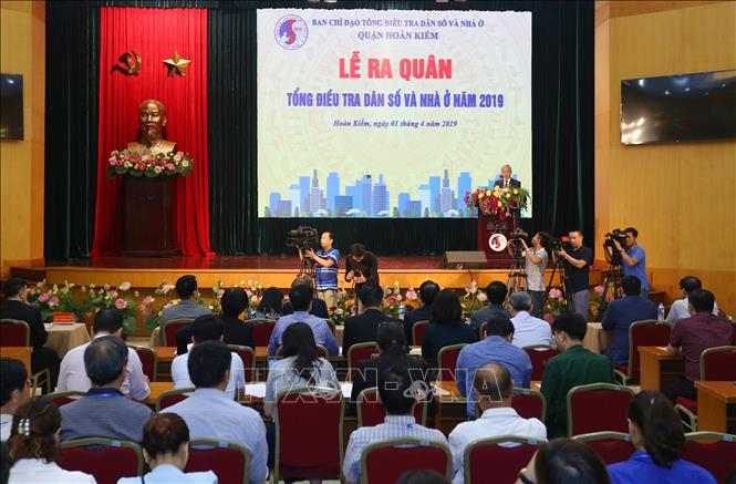 Quang cảnh lễ ra qu&acirc;n Tổng điều tra d&acirc;n số v&agrave; nh&agrave; ở năm 2019 tại quận Ho&agrave;n Kiếm (H&agrave; Nội) (Ảnh: Danh Lam/TTXVN).