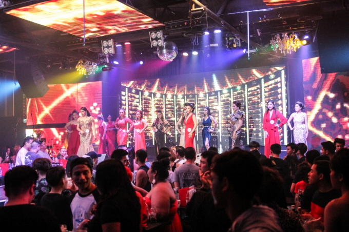 C&aacute;t Tường đăng quang cuộc thi Hoa hậu Phu Nh&acirc;n Nh&acirc;n &Aacute;i tại Th&aacute;i Lan