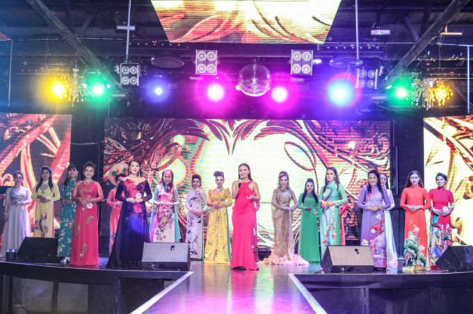 C&aacute;t Tường đăng quang cuộc thi Hoa hậu Phu Nh&acirc;n Nh&acirc;n &Aacute;i tại Th&aacute;i Lan