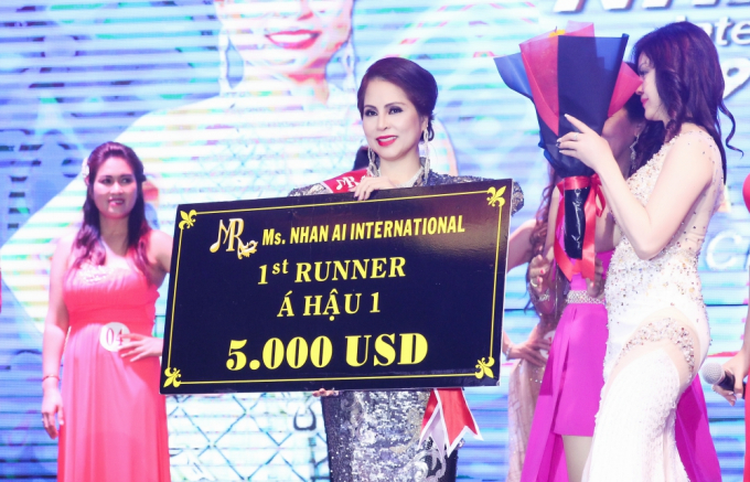 &Aacute; hậu 1 cuộc thi.&nbsp;