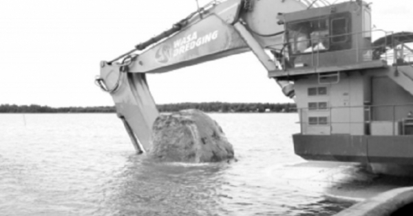 Doanh nghiệp “kêu trời” vì luồng đầy, tàu mắc cạn