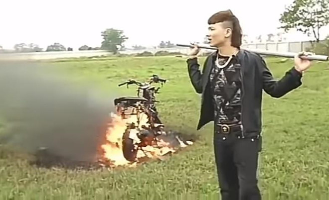 Kh&aacute; Bảnh đốt xe m&aacute;y.