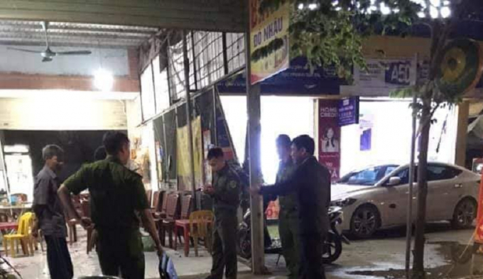 Lực lượng chức năng c&oacute; mặt tại hiện trường điều tra, l&agrave;m r&otilde; sự việc.