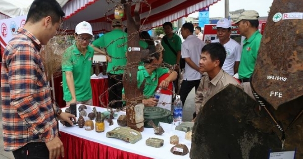 800.000 tấn bom đạn 