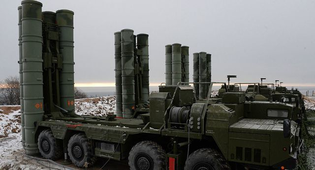 Hệ thống ph&ograve;ng thủ t&ecirc;n lửa S-400 (Ảnh: RT)