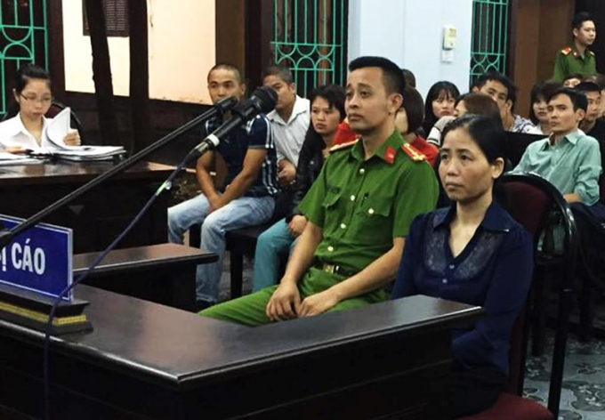 Nữ bị c&aacute;o Ho&agrave;ng Thị Hiền tại t&ograve;a s&aacute;ng 4-4.