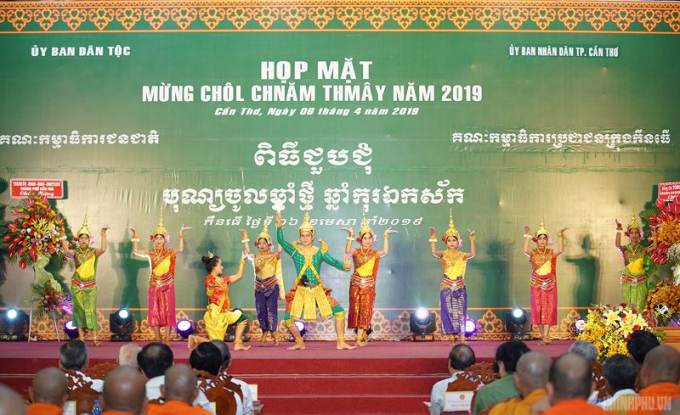 Thủ tướng dự họp mặt mừng Tết Ch&ocirc;l Chnăm Thm&acirc;y