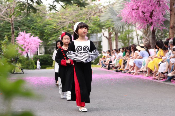 Con g&aacute;i Xu&acirc;n Lan l&agrave;m vedette cho BST dẫn đầu xu hướng thời trang trẻ em h&egrave; 2019