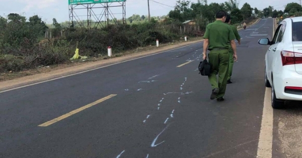 Xe khách phóng nhanh tông học sinh tử vong