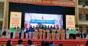 Sáng tạo chủ đề: Giữ gìn trật tự an toàn giao thông cổng trường