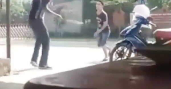 Bất ngờ bị chém khi ăn sáng về