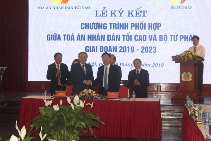 K&yacute; kết phối hợp giữa T&ograve;a &aacute;n nh&acirc;n d&acirc;n tối cao v&agrave; Bộ Tư ph&aacute;p